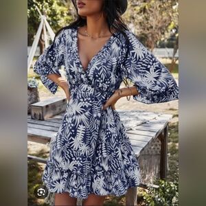 Verano Navy and White Leaf Print Wrap Dress Size M Casual Chic As New
